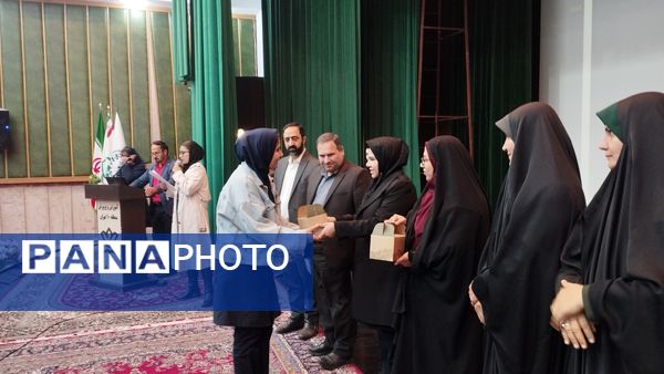 آیین تجلیل از دانش‌آموزان منتخب مسابقات قرآنی و فرهنگی 