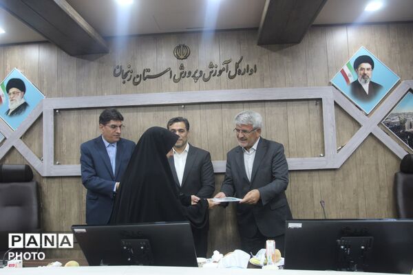 تلاشگران عرصه سوادآموزی زنجان در قاب تجلیل