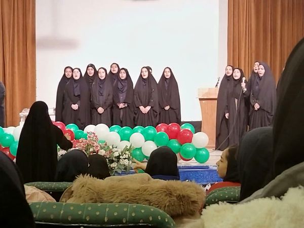 تجلیل از دانش‌آموزان برتر دبیرستان میردادماد