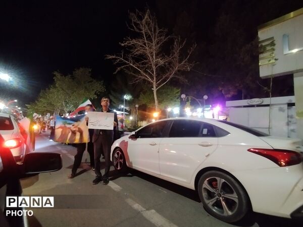 رژه خودرویی شبانه  در شهرستان کاشمر