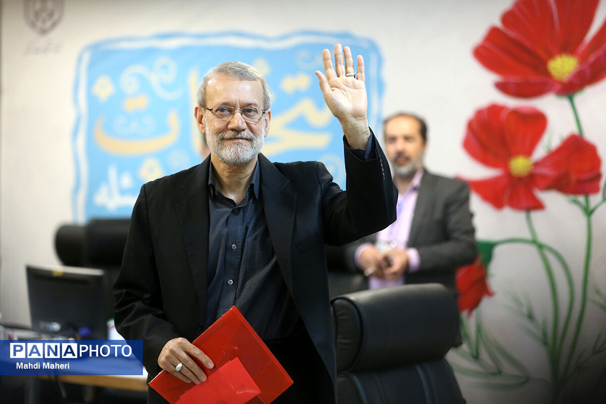 مرور دیدگاه‌های لاریجانی در دوران ریاست بر صداوسیما/ تولید سریال‌های دینی و نقد سیاست‌زدگی
