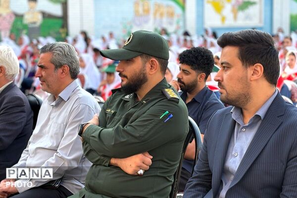 تبلور معنویت و انسانیت در جشن عاطفه‌ها دبستان دخترانه حضرت صدیقه(س) ملارد