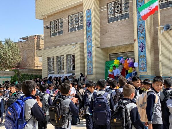 زنگ مهر و زنگ نماز دبستان معلم شهر آشخانه 
