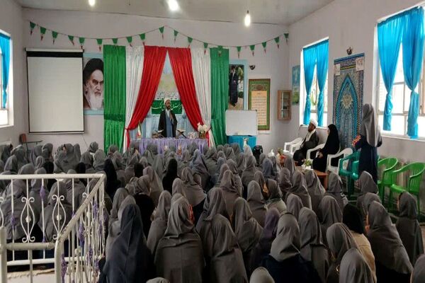 برگزاری جشن دهه کرامت و روز دختر در مدرسه نمونه دولتی فدک