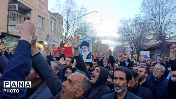 خروش مردم چهارمحال و‌بختیاری در میدان انقلاب شهرکرد