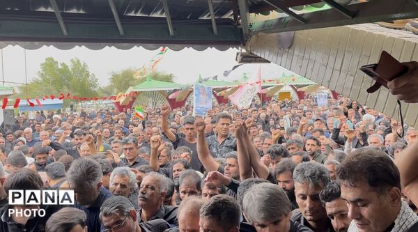 تشییع پیکر شهید ناو دنا «حاج اصغر مسلمی مهنی» در جیرفت