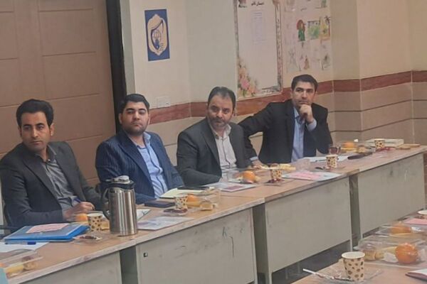  جلسه مدیران قطب ۵ دوره ابتدایی در مدرسه قائم(عج) بهارستان‌دو