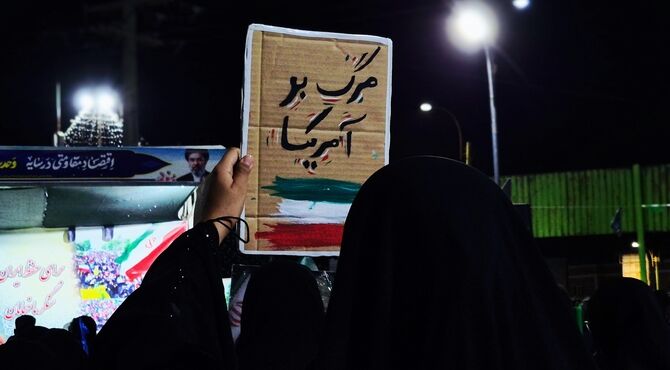 ایستاده در غبارِ افتخار