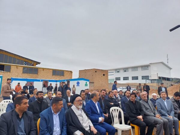 آیین کلنگ زنی صنایع پوشاک کیف و کفش در شهرک صنعتی کمشچه
