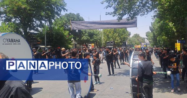 برپایی پرشور مراسم عزاداری سیدالشهدا در خیابان‌های نیشابور 