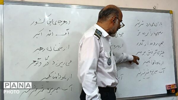 آشنایی دانش‌آموزان دبستان شهید رئیسی قم با مهارت‌های تشکیلاتی پیشتازان