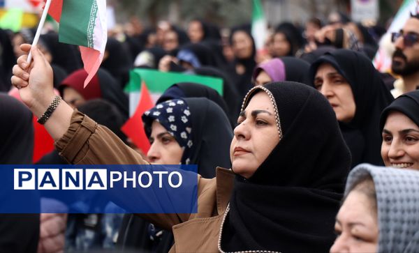 حضور پرشور مردم پاکدشت در راهپیمایی ۲۲ بهمن 