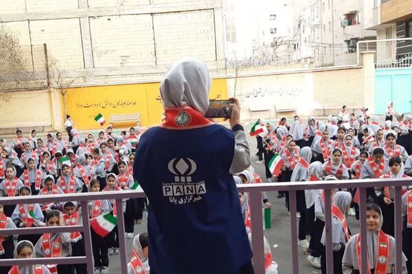 جشن پیروری انقلاب اسلامی در دبستان شهید آقچه‌لو رباط‌کریم