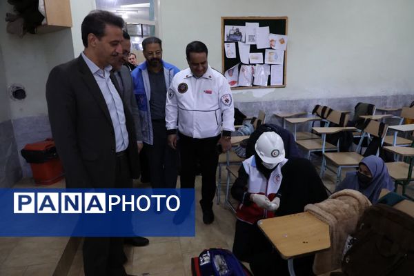برگزاری مانور سراسری زلزله و ایمنی در مدرسه شهید دهقان 
