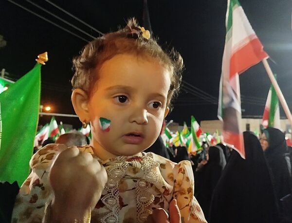 فیروزآباد وفادار به رهبر شهید