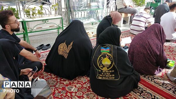 دعای پرفیض عرفه در حرم مطهر امام رضا (ع)