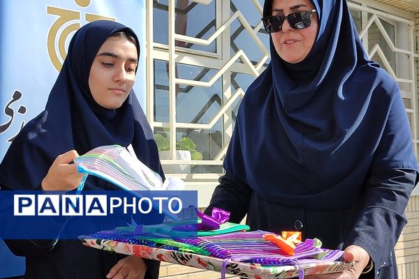 جشن ولادت حضرت زینب (س) و روز پرستار در دبیرستان مهر