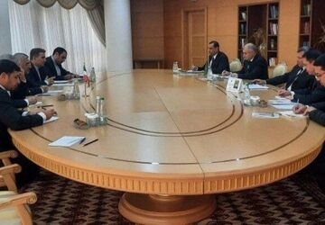 رایزنی معاون دیپلماسی اقتصادی وزارت امورخارجه با وزیر خارجه ترکمنستان