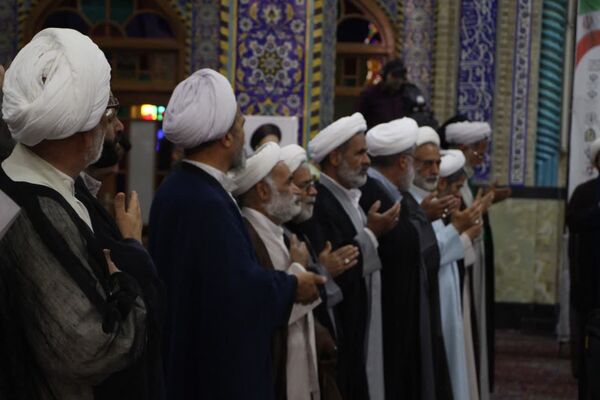 دسته عزاداری مردم و روحانیون یزدی به‌مناسبت سالروز رحلت امام خمینی(ره)