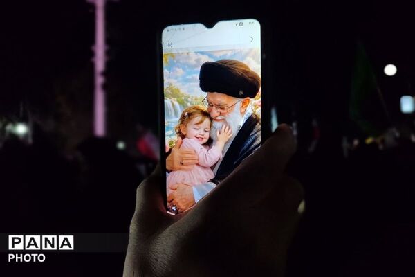 لبیک یا خامنه‌ای