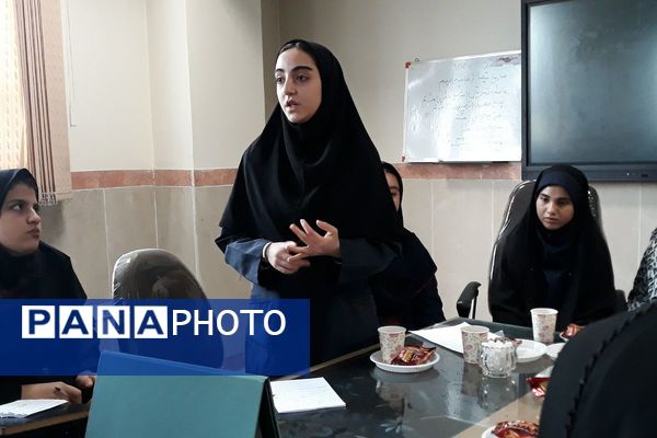 رقابت دانش‌آموزان منتخب در انتخابات منطقه‌ای شورای دانش‌آموزی بهارستان دو