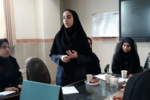 رقابت دانش‌آموزان منتخب در انتخابات منطقه‌ای شورای دانش‌آموزی بهارستان دو