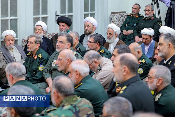 دیدار جمعی از فرماندهان نیروهای مسلح با رهبر انقلاب