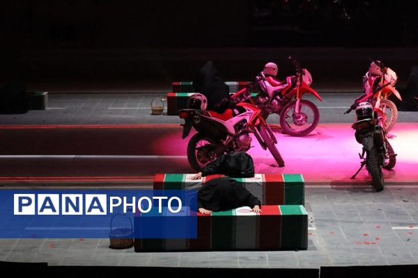 اجرای نمایش «راهبندان» در سومین شب از کنگره ملی 5580 شهید استان البرز