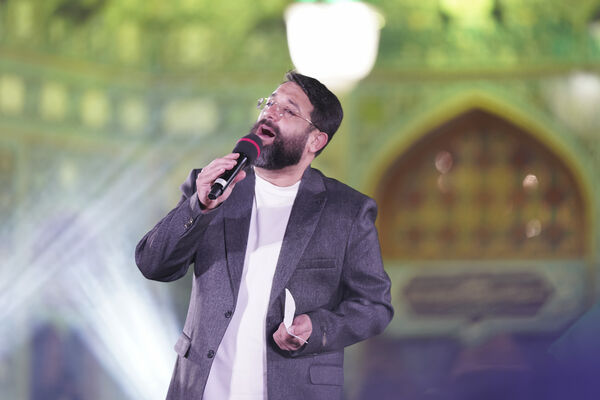 همخوانی سرود «سلام یا مهدی» با حضور ابوذر روحی در مسجد جمکران