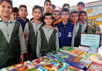 هفته امور تربیتی با طعم کتاب در دبستان احمد کاظمی ۱