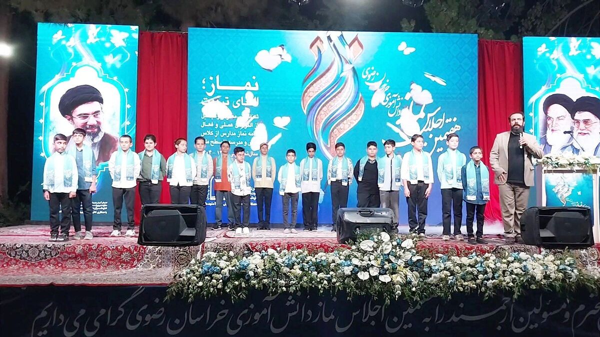 گروه سرود دبستان مصلی‌نژاد در جمع برترین‌های استان حضوریافت