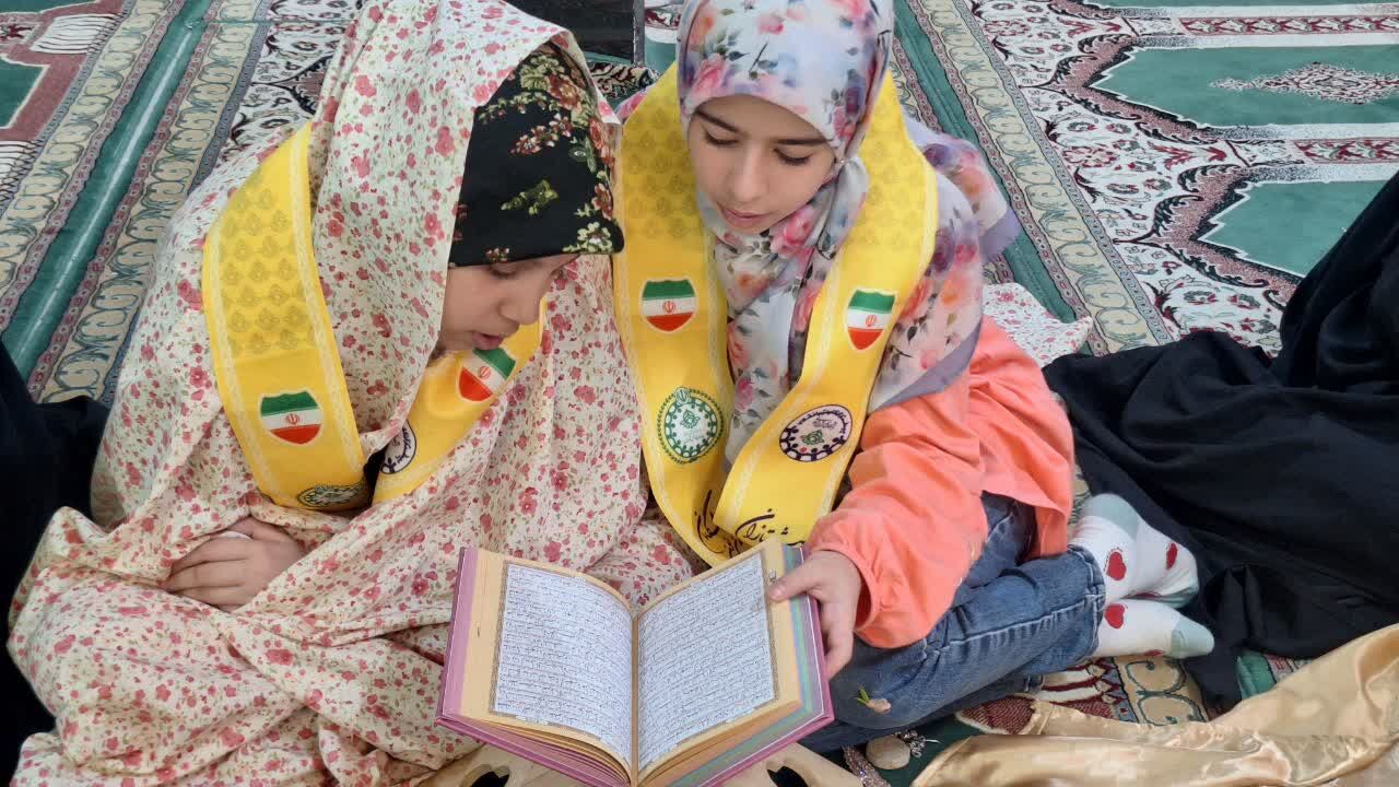 مراسم روز سوم اعتکاف دانش‌آموزان دختر در مسجدالنبی کرج