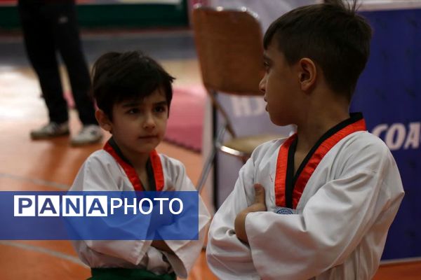 مسابقات تکواندو خردسالان پسران 