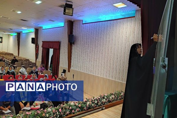 کلاس آموزشی خبرنگاری در کانون مهر تابان نیشابور