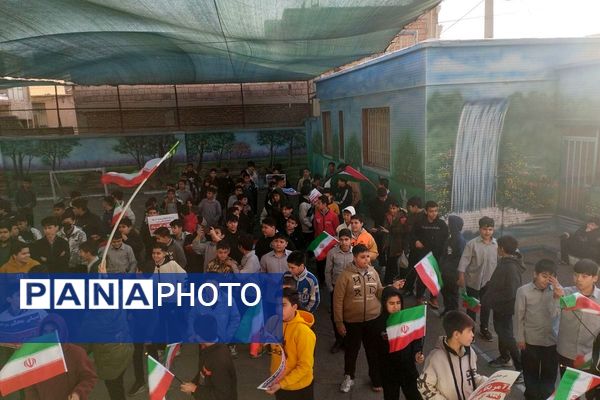 جشن آغاز دهه فجر در دبیرستان شهید احمدی روشن 