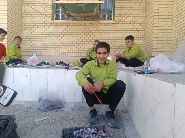 ناهار وحدت با طعم  شادی و لذت در مدرسه شاهد حاج مصلحیان