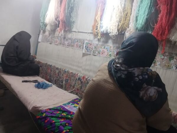 هنر قالی بافی ،پیشه‌ سنتی‌ بانوان‌ مهدی آباد خلیل آباد 