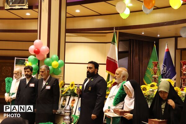 جشن روز دختر در سایه پرچم حرم حضرت معصومه (س) و خادمان امام رضا (ع)