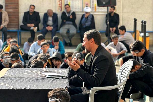  سوگواری نوجوانان برای مادر مهربانی‌ها
