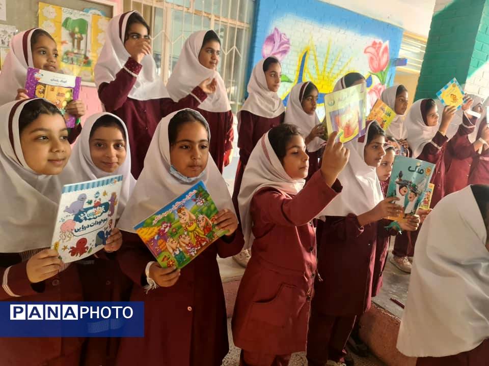 جشن کتاب و قصه‌گویی در دبستان شهید تنیده