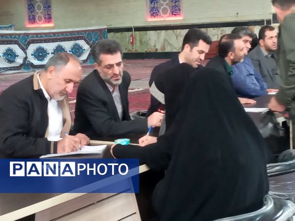 میز خدمت مدیریت آموزش و پرورش اسلامشهر در مصلی نماز جمعه اسلامشهر