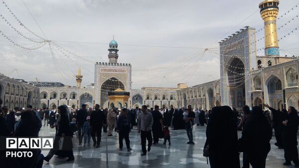 بهار که می‌رسد، صحن‌ها با موج زائران می‌تپد