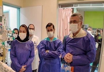 عیادت وزیر بهداشت از اولین بیمار پیوند کبد بیمارستان کودکان حکیم