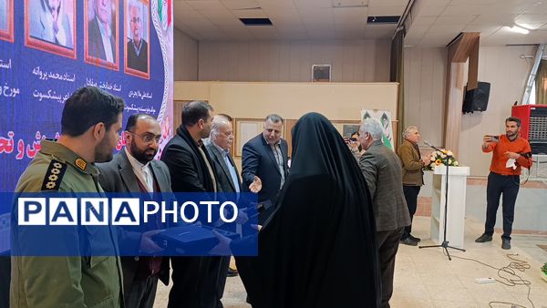 آیین تجلیل از پژوهشگران و فناوران برتر آموزش و پرورش نیشابور 