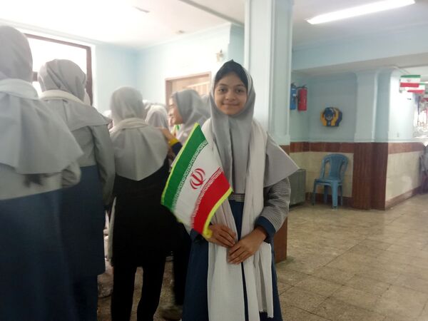 استقبال مدرسه حجاب از ۲۲بهمن 
