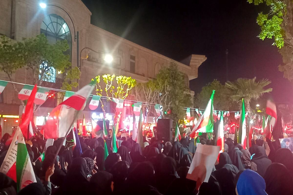 حضور مردم‌ نسیم‌شهر در سی هفتمین تجمع شبانه میدان‌ هفت‌تیر