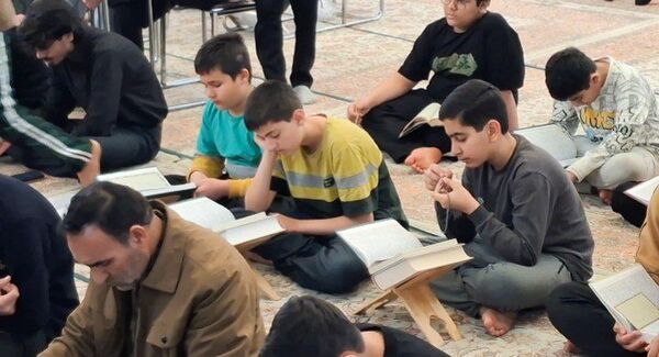 محفل قرآنی معتکفین مسجد جامع کاشمر