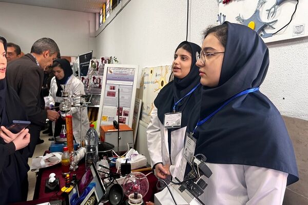 پژوهش‌سرای کاوش کهریزک، کانون توجه نخستین روز نمایشگاه دستاوردهای دانش‌آموزی استان