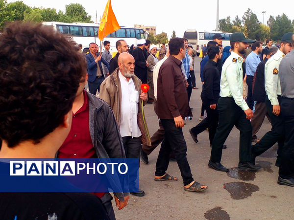 مراسم تشییع و خاکسپاری دو شهید گمنام دوران دفاع مقدس در قم