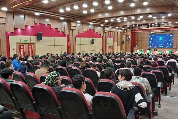 تقدیر از دانش‌آموزان دبیرستان هیات امنایی البرز در اردوگاه استانی شهید محمد منتظری شهریار 